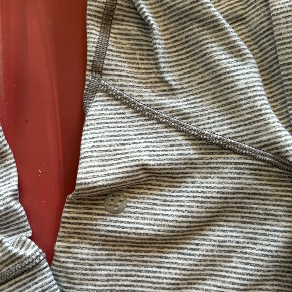 Lululemon Rulu Pullover - Picture 2 of 4